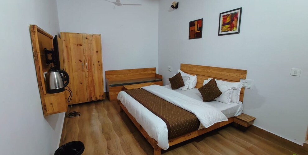 Deluxe Room (Garden Facing)