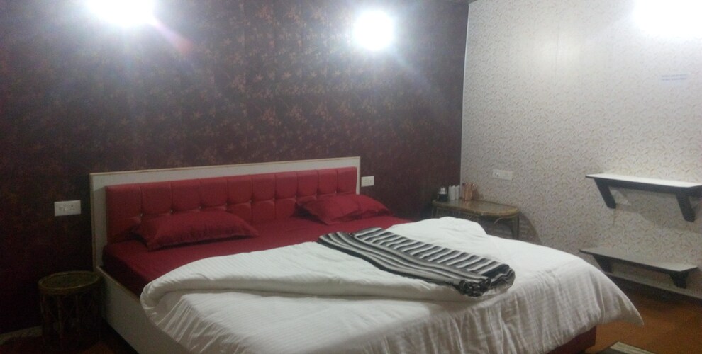 Deluxe Room (Garden Facing)