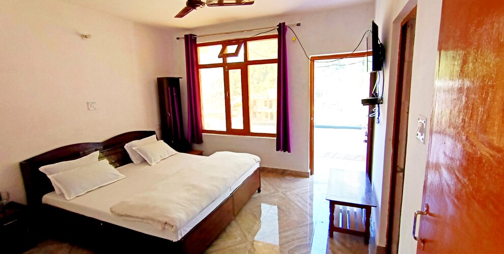 Deluxe Room (Garden Facing)