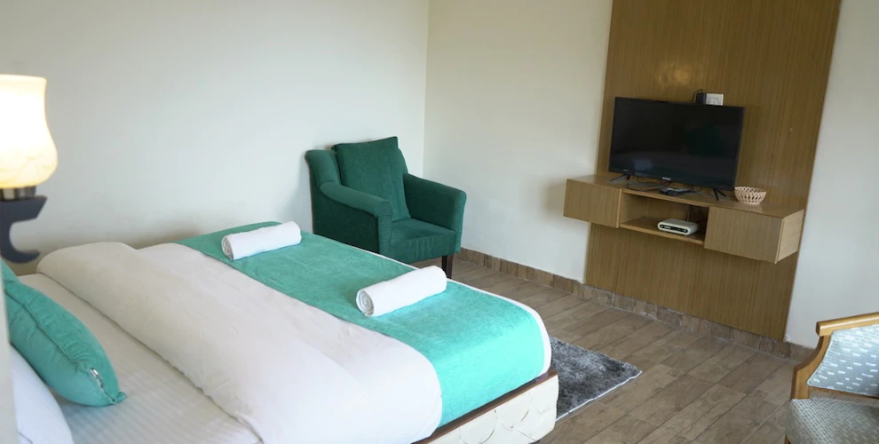 Deluxe Room (Garden Facing)