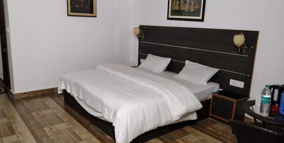 Deluxe Room (Garden Facing)